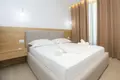 Apartamento en la Riviera Albanesa en Alquiler, Radhime Vlore. Moderno, junto a la playa y con piscina.