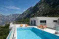 3 bedroom apartment 190 m² Dobrota, Montenegro