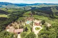 Commercial property 650 m² in Siena, Italy