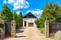 Cottage 302 m² Kalodziscanski sielski Saviet, Belarus