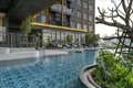 Kompleks mieszkalny High-rise residence with a swimming pool and lounge areas in a posh neighborhood of Bangkok, Thailand