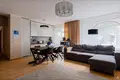 Mieszkanie 3 pokoi 110 m² Ryga, Łotwa