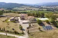 Propiedad comercial 982 m² en Poppi, Italia