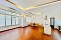 Willa 4 pokoi 280 m² w Sangkat Phsar Daeum Thkov, Kambodża