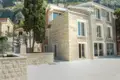 Villa de 4 dormitorios 420 m² Dobrota, Montenegro