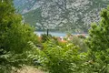 Atterrir  Risan, Monténégro