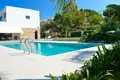 4-Schlafzimmer-Villa 615 m² Alicante, Spanien
