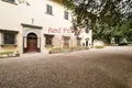Propiedad comercial 2 200 m² en Florencia, Italia