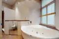 Mieszkanie 3 pokoi 135 m² Ryga, Łotwa