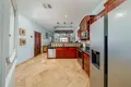 Condo z 2 sypialniami 129 m² West Bay, Honduras