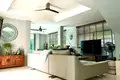 Villa de 4 dormitorios 700 m² Karon, Tailandia