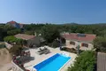 Villa 260 m² Opcina Dezanovac, Croatie