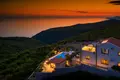 Villa mit 2 Schlafzimmern 300 m² Tivat, Montenegro