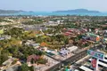 Complexe résidentiel Modern residential complex with a large swimming pool opposite a shopping center in Chalong, Phuket, Thailand