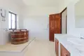 Villa mit 2 Schlafzimmern 345 m² Rawai, Thailand