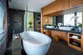 5-Schlafzimmer-Villa 700 m² Kerobokan Kelod, Indonesien