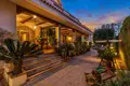 6-Schlafzimmer-Villa 728 m² Torrevieja, Spanien