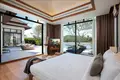 Wohnkomplex Complex of villas with swimming pools and jacuzzis directly on Bang Tao Beach, Phuket, Thailand