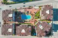 2 bedroom penthouse 140 m² Kestel, Turkey