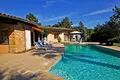 Villa de tres dormitorios 230 m² en Francia, Francia