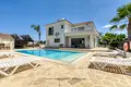 Villa de 4 dormitorios 281 m² Chipre, Chipre
