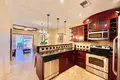 Condo z 2 sypialniami 106 m² West Bay, Honduras