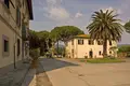 Villa 13 bedrooms 2 400 m² Pardossi, Italy