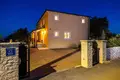 Haus 4 Schlafzimmer 253 m² Opcina Marcana, Kroatien