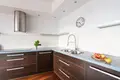 Mieszkanie 3 pokoi 102 m² w Warszawa, Polska