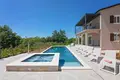 6 bedroom villa 450 m² Grad Porec, Croatia