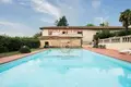 Propiedad comercial 2 200 m² en Florencia, Italia