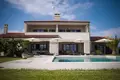 Villa de tres dormitorios 400 m² Roviño, Croacia