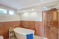 4 bedroom house 566 m² Dos Hermanas, Spain