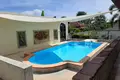 Villa mit 2 Schlafzimmern  Chalong, Thailand