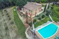 Commercial property 650 m² in Siena, Italy