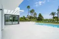 4-Schlafzimmer-Villa 430 m² Estepona, Spanien