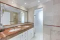 4 bedroom apartment 197 m² Estepona, Spain