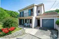 Villa mit 2 Schlafzimmern 116 m² Tivat, Montenegro