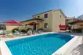 villa de 5 chambres 194 m² Galizana, Croatie