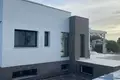 4 bedroom house 250 m² Dos Hermanas, Spain