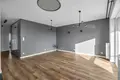 Propiedad comercial 3 habitaciones 73 m² en Varsovia, Polonia