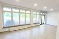 Propiedad comercial 4 habitaciones 140 m² en Varsovia, Polonia