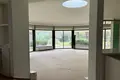 Дом 5 спален 600 м² Строволос, Кипр