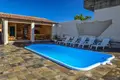 Villa de 7 dormitorios 340 m² Grad Vodice, Croacia