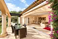 Villa de tres dormitorios 280 m² Francia, Francia