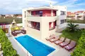6 bedroom house 280 m² Nin, Croatia