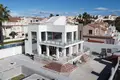 4-Schlafzimmer-Villa 407 m² Torrevieja, Spanien