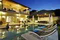 villa de 7 chambres 650 m² Rawai, Thaïlande
