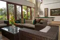 Villa de tres dormitorios 550 m² Belumbang, Indonesia