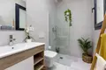 Mieszkanie 2 pokoi 81 m² Torrevieja, Hiszpania